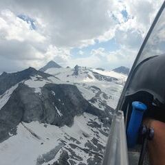 Flugwegposition um 14:12:34: Aufgenommen in der Nähe von Gemeinde Tux, Österreich in 3042 Meter